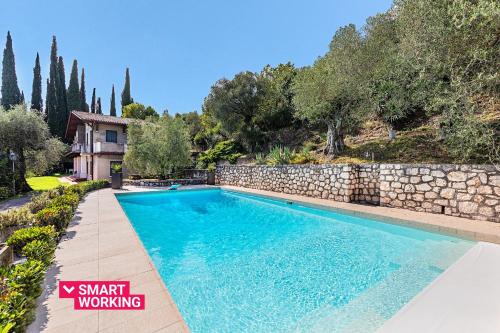Villa Mariavittoria con piscina by Wonderful Italy - Accommodation - Gardone Riviera