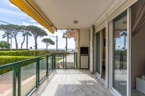  Apartamento frente a playa y 10 min Port Aventura in Cambrils