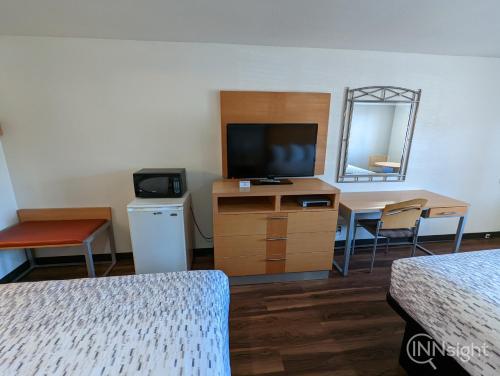 Royal Inn - image 14