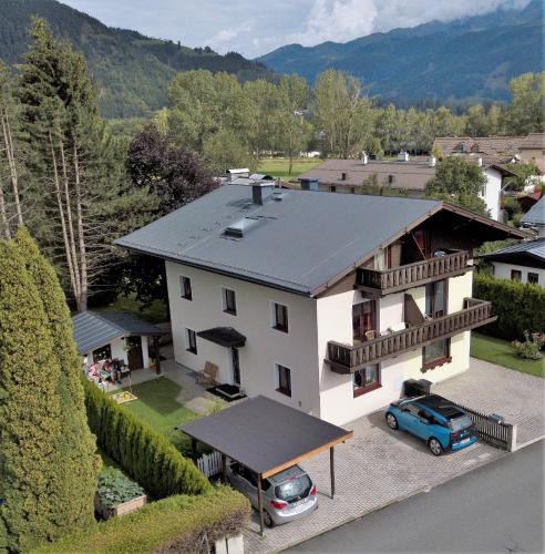 The Steinbock Lodge with garden and bbq Zell am See