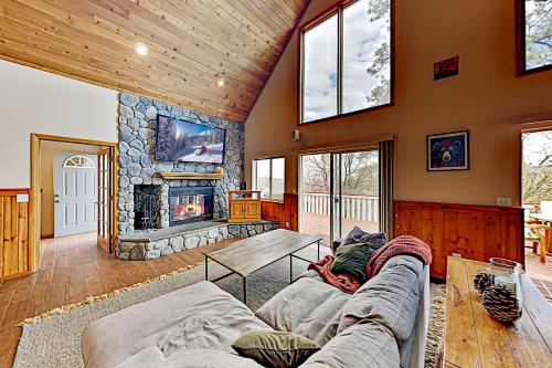Moonridge Alameda in Big Bear Lake, USA
