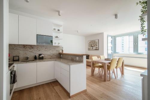Palace Apartment by Quokka 360 - Comfortable Stay Close to Lugano Lido, Lugano (foto 2)