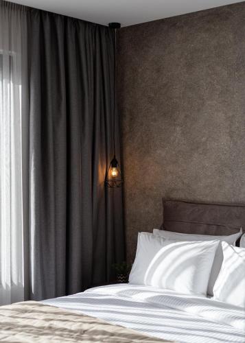 Standard Double Room image 9