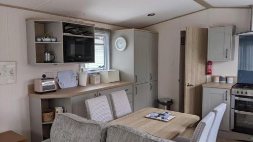 Luxury 2 bedroom caravan in stunning location