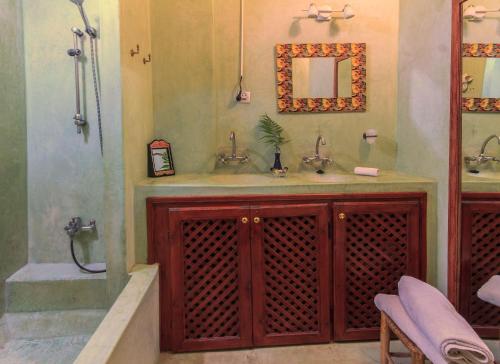 room detail thumbnail 2