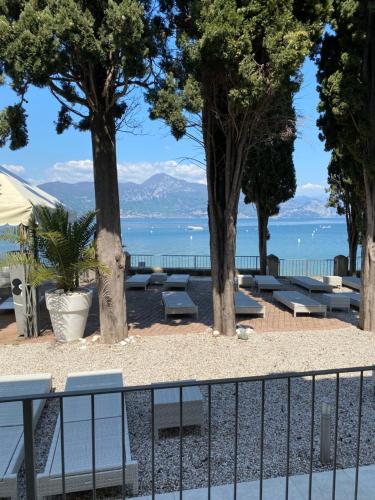 Hotel Baia dei Pini Room Type - Double Room with Balcony and Lake View Hotel Baia dei Pini Room Type - Double Room with Balcony and Lake View