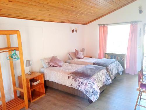 2 twin beds