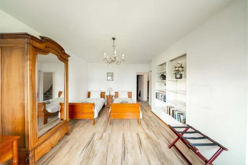  Ground Floor Rooms with Stunning Lake View & Garden Access in Montreux