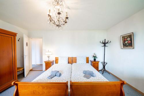  Ground Floor Rooms with Stunning Lake View & Garden Access in Montreux