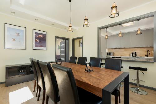 Family Holiday House VIKING - Garden, Playground & Grill by Noclegi Renters