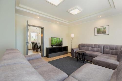Family Holiday House VIKING - Garden, Playground & Grill by Noclegi Renters