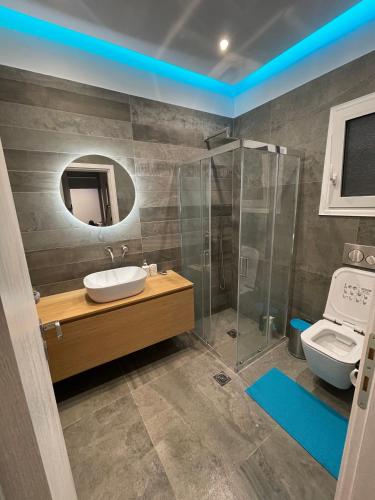 화장실, Luxury 3 bedroom apartment in Kiato center in 키아토