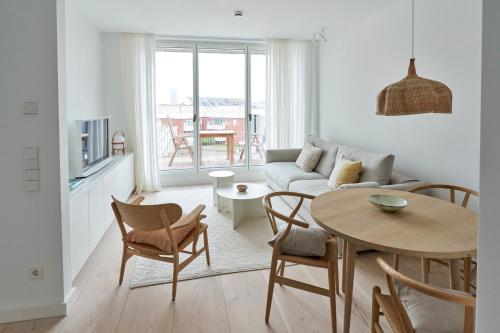 One-Bedroom Apartment image 5