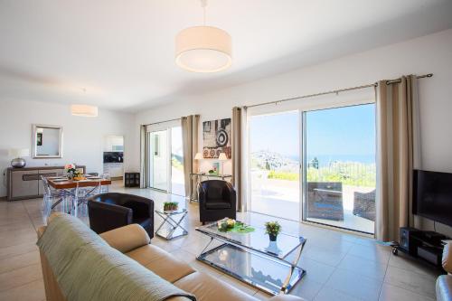 Vinaigrier Hills VI3086 by Riviera Holiday Homes in Altro