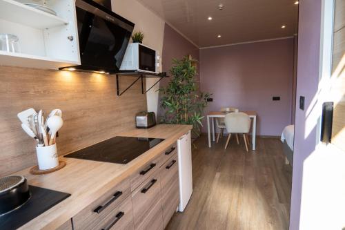 Capstay Color Valenciennes & Netflix in Airport