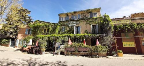 Luxurious Provencal Village House, Walk to Village Pool in Rustrel