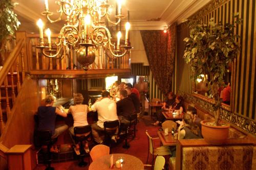 Rembrandtplein Hotel - image 8
