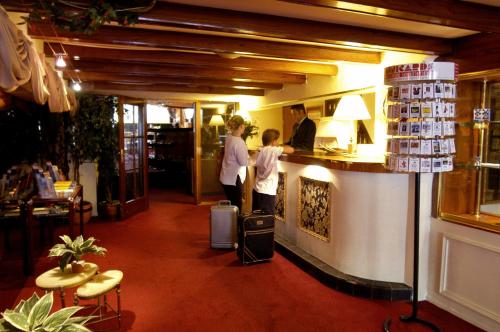 Rembrandtplein Hotel - image 11