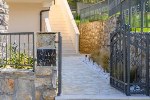Luxurious villa Rejo - Accommodation - Vrlika