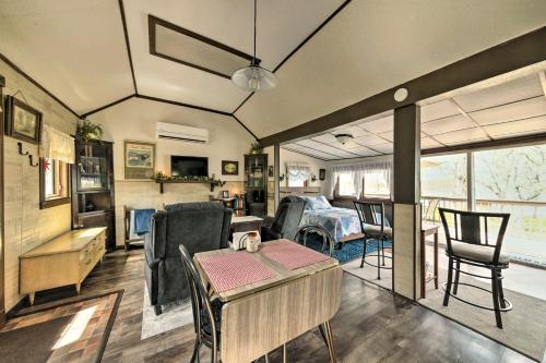 Lovely Couples Escape On Mississippi River! - Grafton, IL