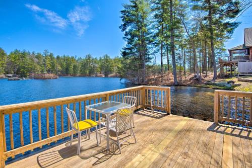Lakefront Retreat w/ Kayaks, Grill, Fire Pit! in 坎地亞 (NH)