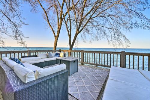 . Lakefront Lexington Escape Steps to Beach!