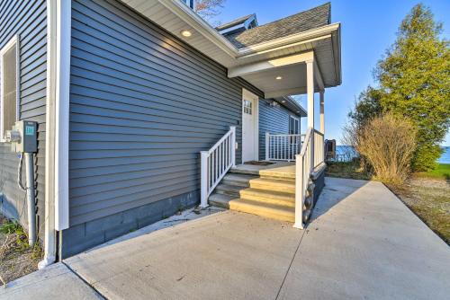 Lakefront Lexington Escape Steps to Beach!