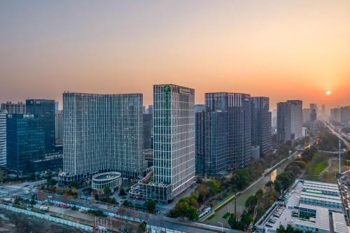 숙소 외관, 홀리데이 인 익스프레스 항저우 빈장 바이 IHG (Holiday Inn Express Hangzhou Binjiang By IHG) in 빈 지앙 지구