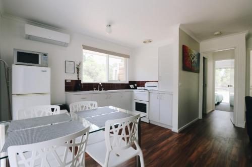 Bells Beach Cottages - Pet friendly cottage with wood heater