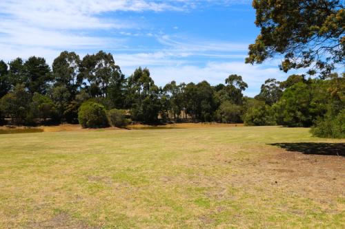 Bells Beach Cottages - Pet friendly cottage with wood heater