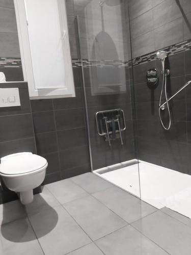Bathroom, Hotel B Square in 17th - Arc de Triomphe - Palais des Congres