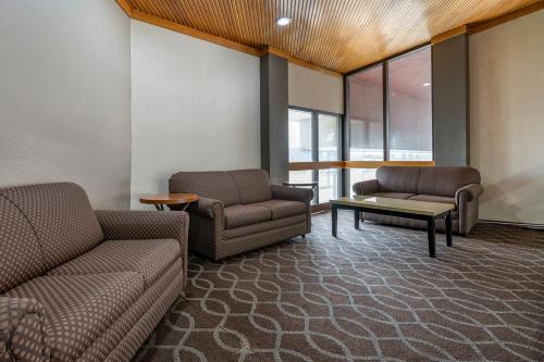 Suburban Extended Stay Hotel - image 14