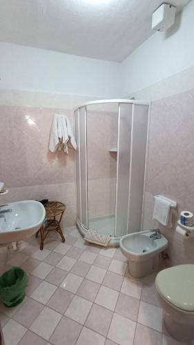 One-Bedroom Apartment image 7