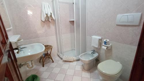 One-Bedroom Apartment image 2