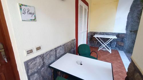 One-Bedroom Apartment image 3