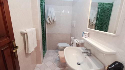 One-Bedroom Apartment image 10