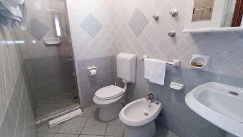 One-Bedroom Apartment image 8