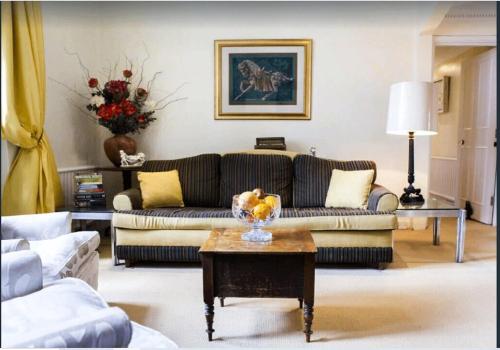 KNIGHTSBRIDGE -EARLY Checkin avail Next2HARRODS 3 BEDROOMS-2Baths, Londýn