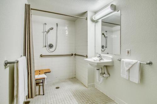 Motel 6-Amherst NY - Buffalo - image 2