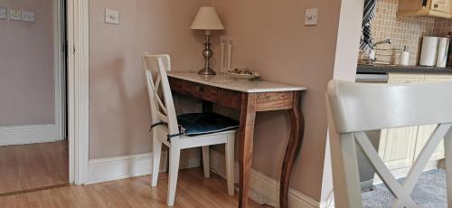 Picture of Flat 12 Sebastian Court - 2 Beds With A Four Poster