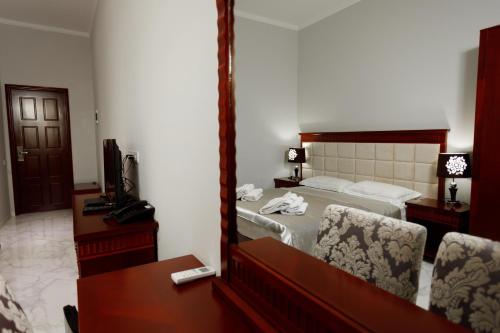 1 queen bed
