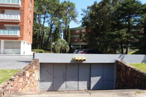 Arcobaleno, gran apartamento con con 2 balcones hacia el Jardín y hacia el frente, Punta del Este (Foto 4)
