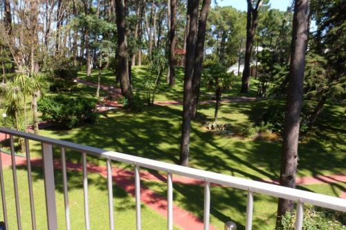 Arcobaleno, gran apartamento con con 2 balcones hacia el Jardín y hacia el frente, Punta del Este (Foto 6)