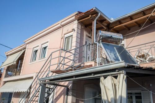 Ira's House in Agioi Anargyroi