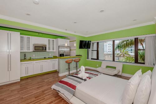 Beach Front Studio Miami Beach - image 11