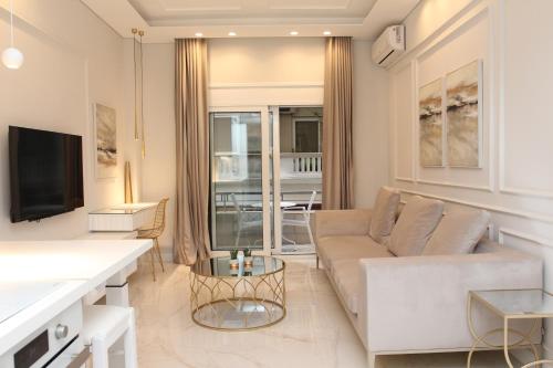Adri & Marg luxury living, Atény