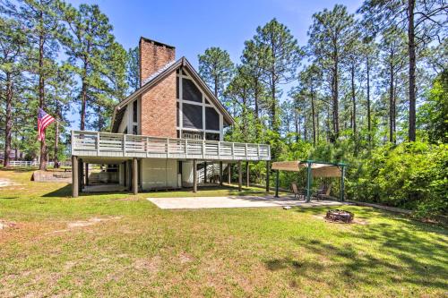 Brookeland Resort Cabin with Golf and Lake Access in Brookeland, USA