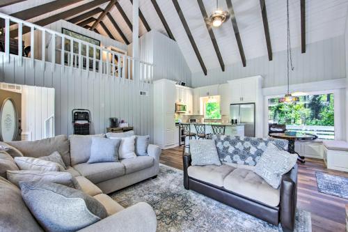 Brookeland Resort Cabin with Golf and Lake Access in Brookeland, USA