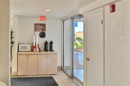 Motel 6 Billings, MT - North - 로비
