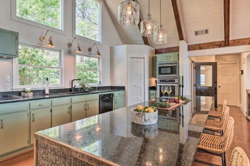 Stunning Highlands Escape with Fireplace and Game Room in Highlands, USA